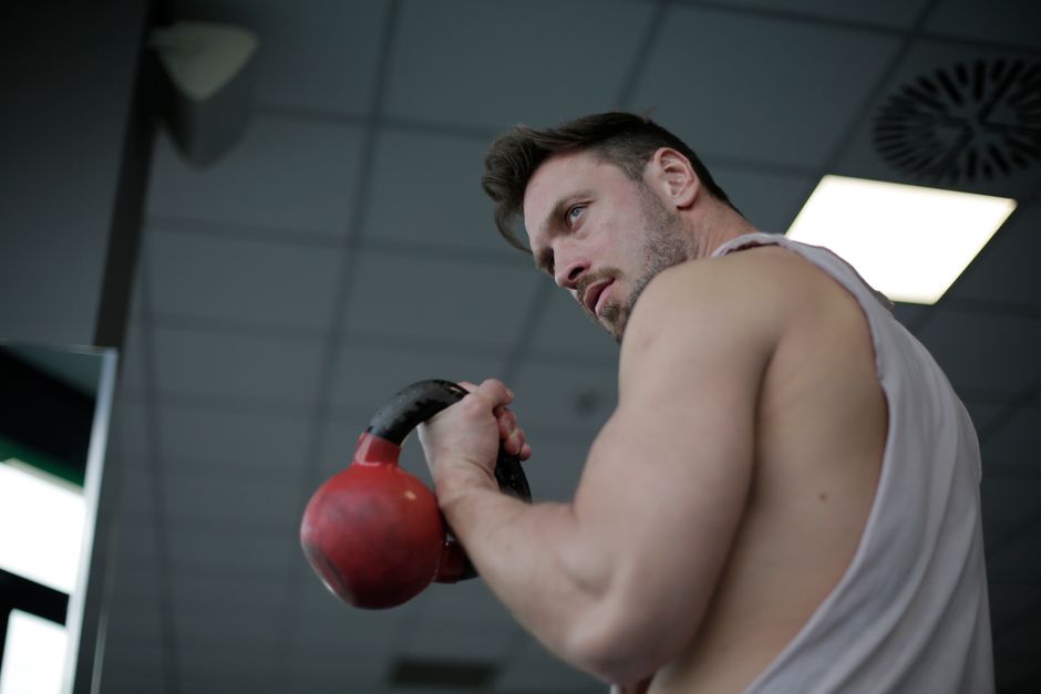 Kettlebell Single-Arm Swing — How to Do It, Muscles Worked, and Mistakes to Avoid
