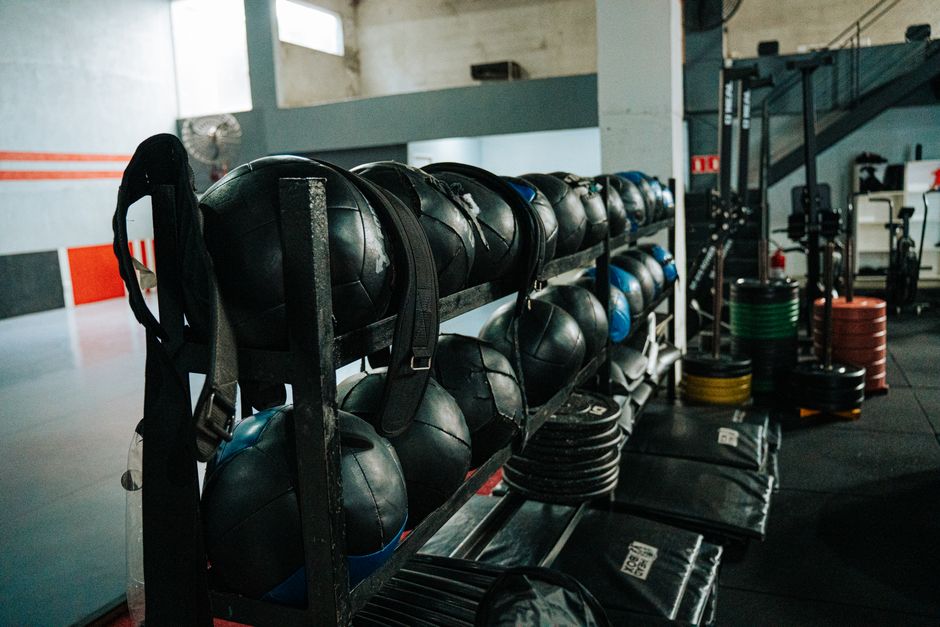 Kettlebell vs Medicine Balls for Explosive training